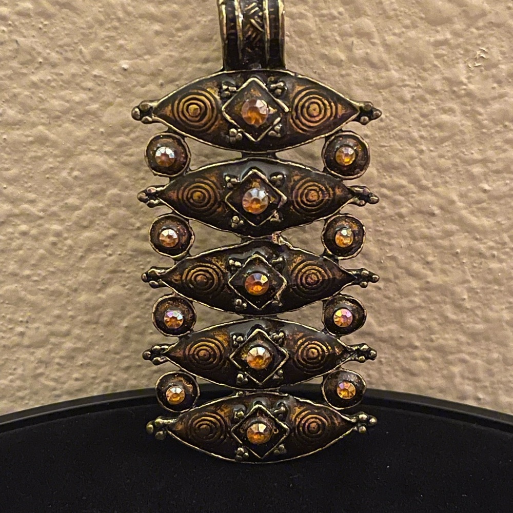 Elegant Gold-Toned Pendant